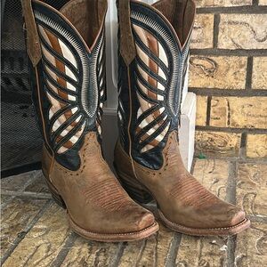Ariat Brown and Black Women’s Western Butterfly design Boots size 8.5